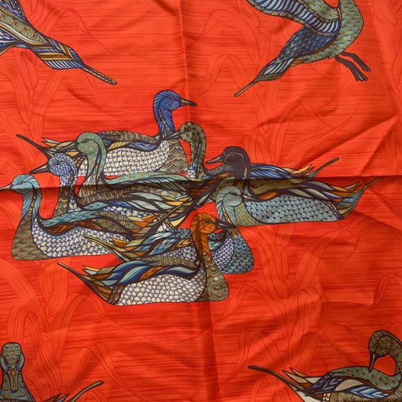 Hermès Ducks Pond silk scarf in red and blue - Picture 4 of 7